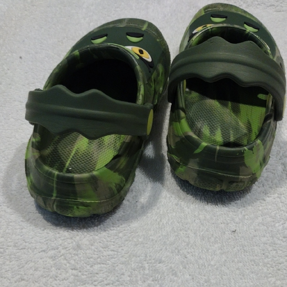 Kids Soft And Fun Green Monster Clogs - Picture 4 of 4